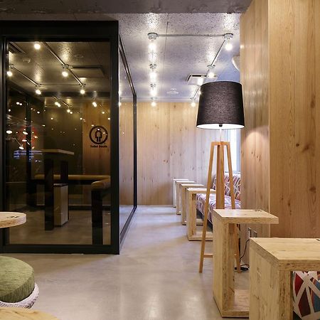 Отель Booth Netcafe & Capsule Токио Экстерьер фото