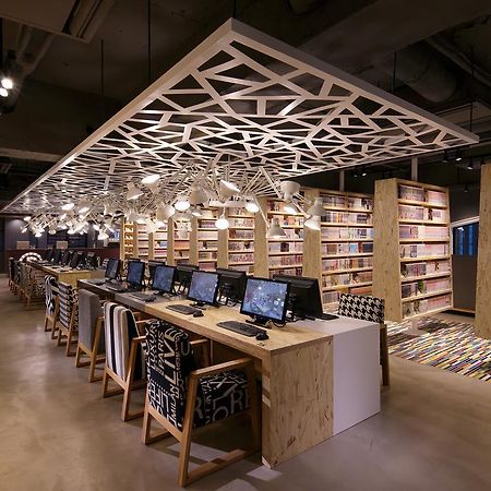 Отель Booth Netcafe & Capsule Токио Экстерьер фото