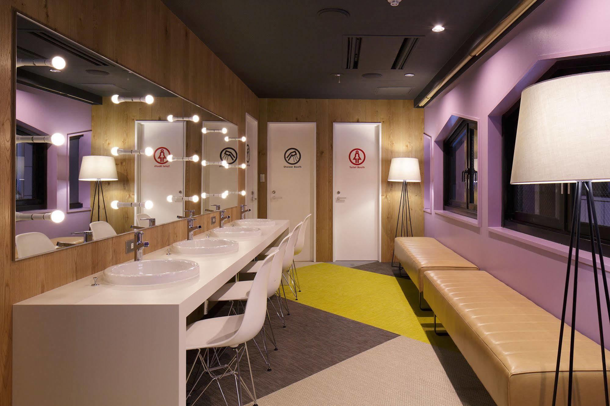 Отель Booth Netcafe & Capsule Токио Экстерьер фото